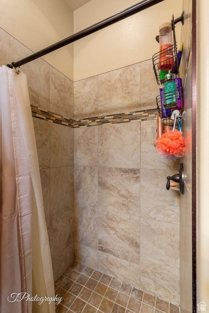 Photo 12 for MLS #2117085 at 2537 W 260 North