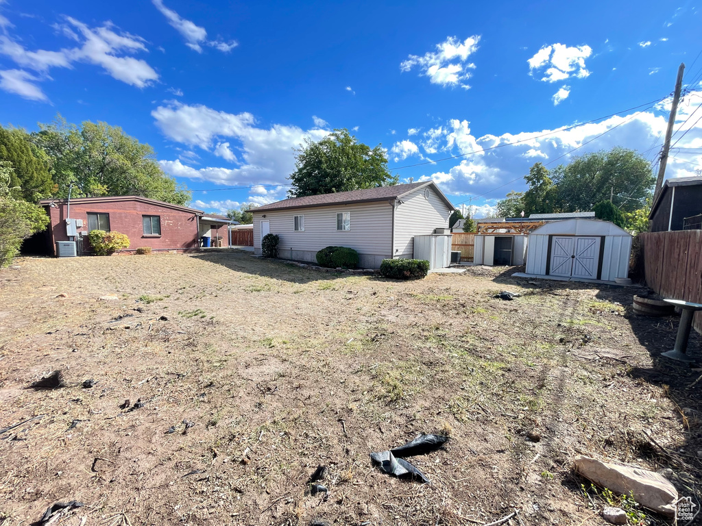 Photo 4 for MLS #2117093 at 949 N Oakley St