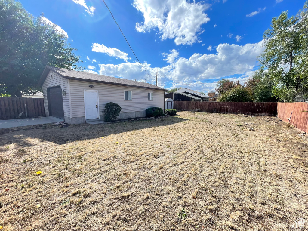 Photo 3 for MLS #2117093 at 949 N Oakley St