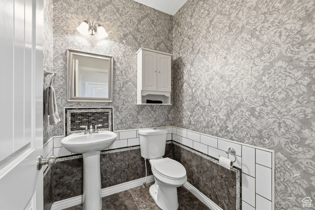 9121 S HIDDEN PEAK DR West Jordan, UT 84088