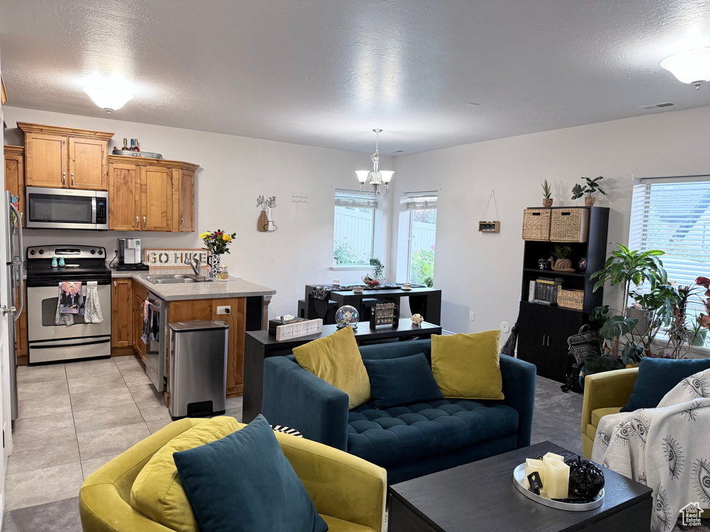 9121 S HIDDEN PEAK DR West Jordan, UT 84088