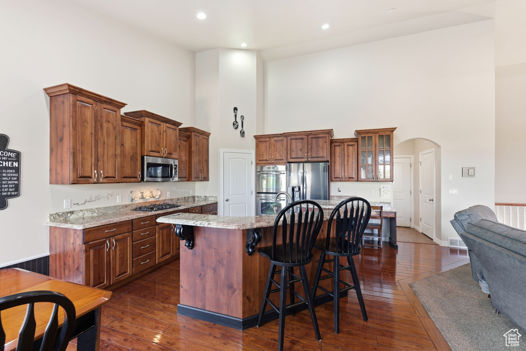 9121 S HIDDEN PEAK DR West Jordan, UT 84088