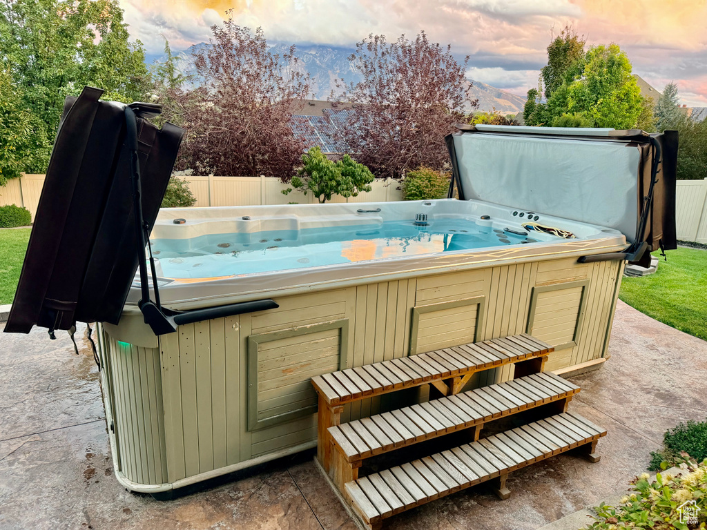 9121 S HIDDEN PEAK DR West Jordan, UT 84088