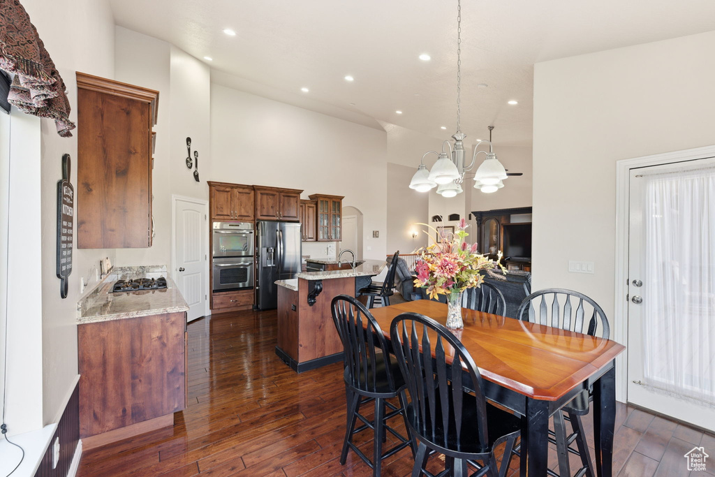 9121 S HIDDEN PEAK DR West Jordan, UT 84088