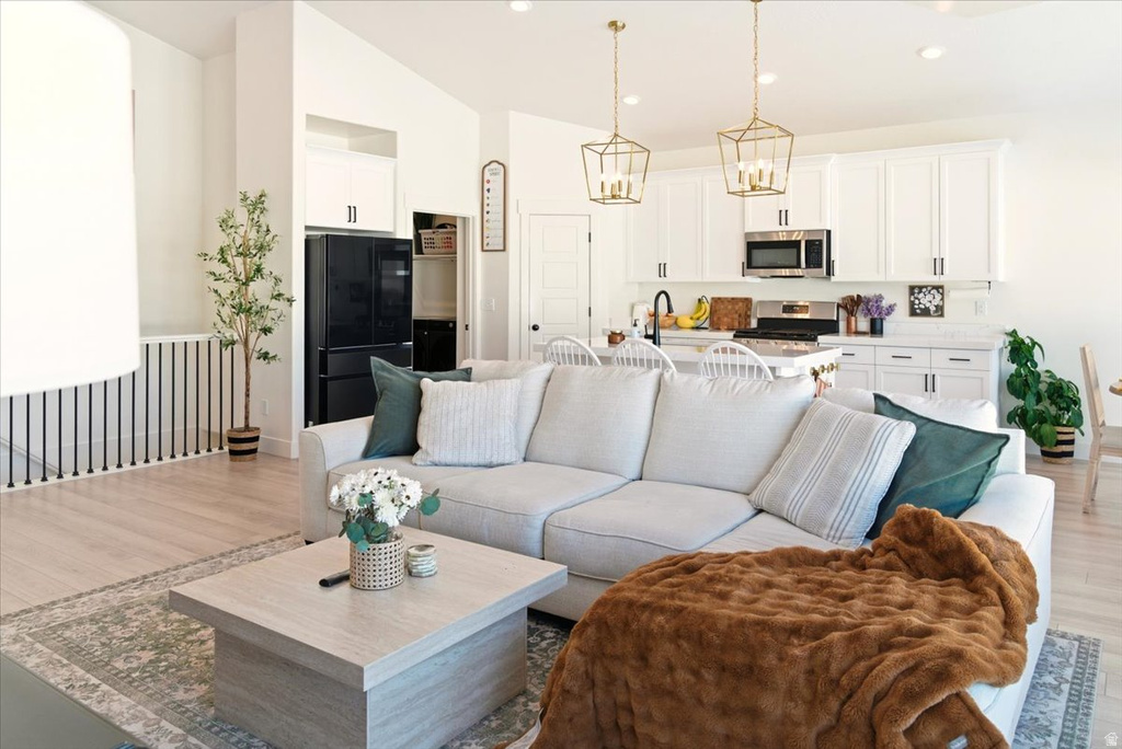 1573 E LYNX LN Eagle Mountain, UT 84005