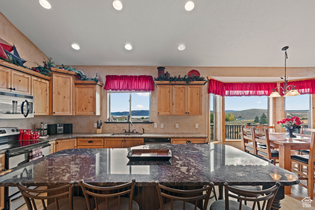 Photo 6 for MLS #2117197 at 278 W Caddy Cir