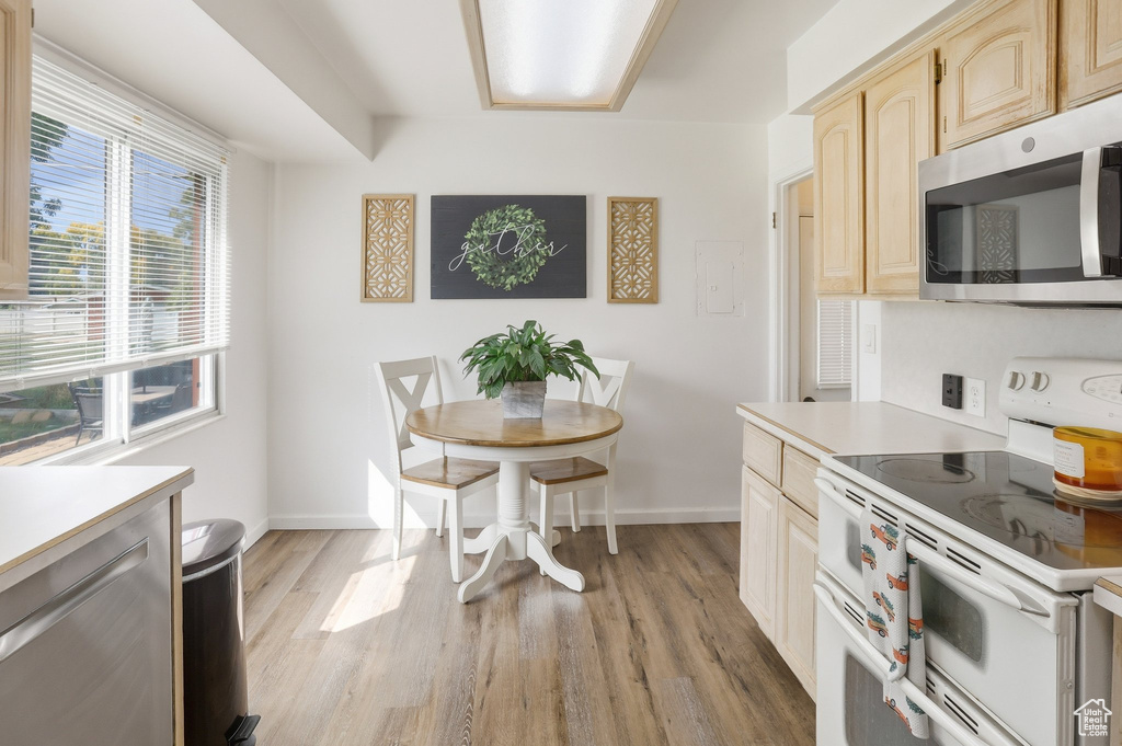 Photo 4 for MLS #2117204 at 865 Maple St