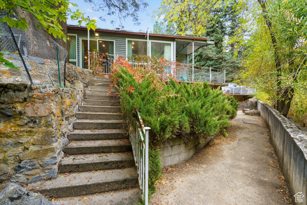 Photo 3 for MLS #2117287 at 342 Ogden Cyn