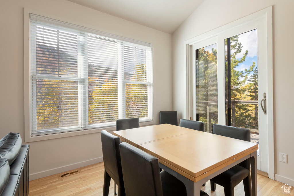 Photo 12 for MLS #2117354 at 156 Sandridge Ave