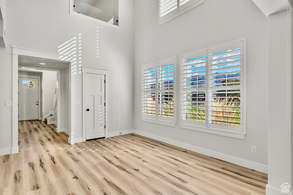 Photo 4 for MLS #2117363 at 1429 W Lincoln Way