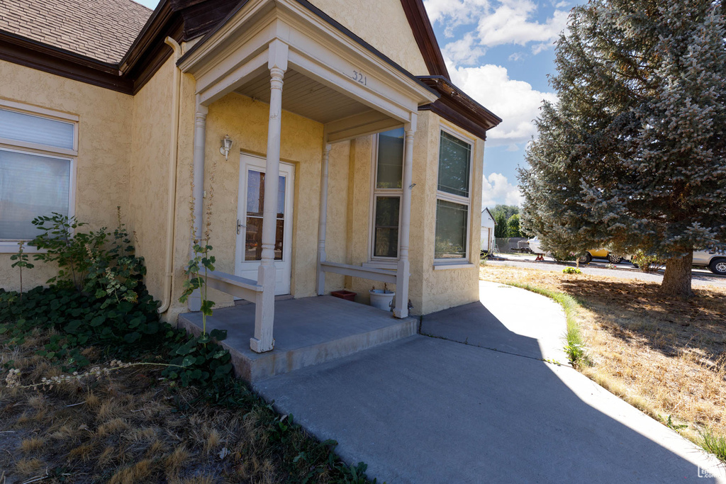 Photo 2 for MLS #2117366 at 321 S 200 East