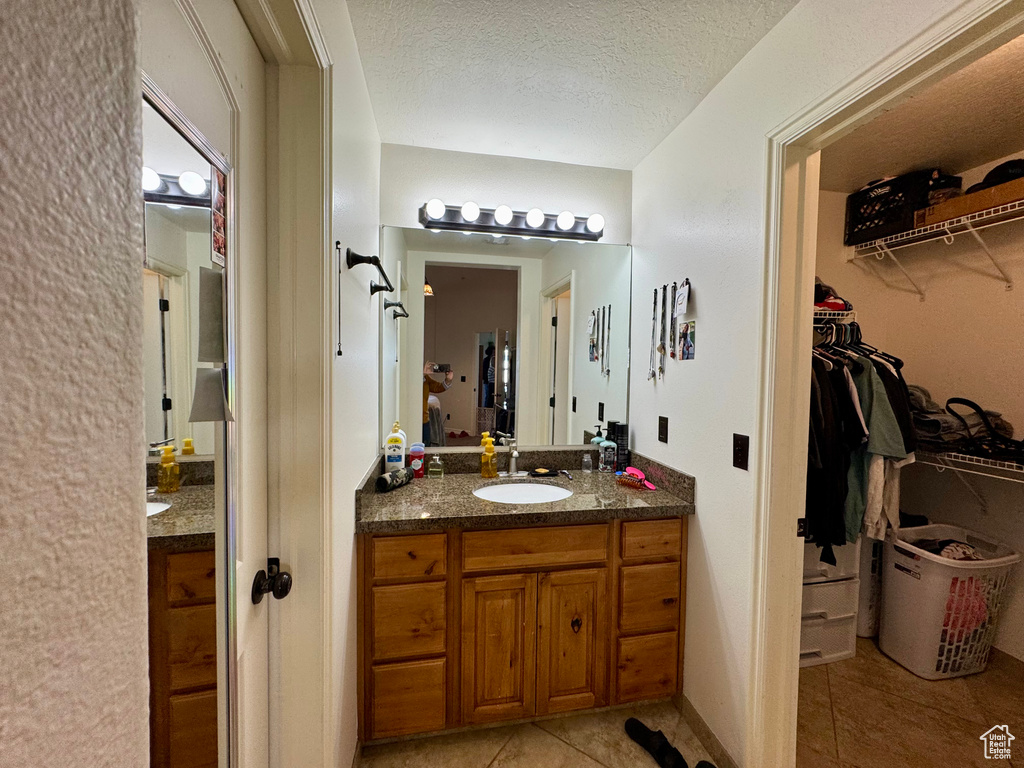 Photo 14 for MLS #2117383 at 11776 S Grandville Ave  #112