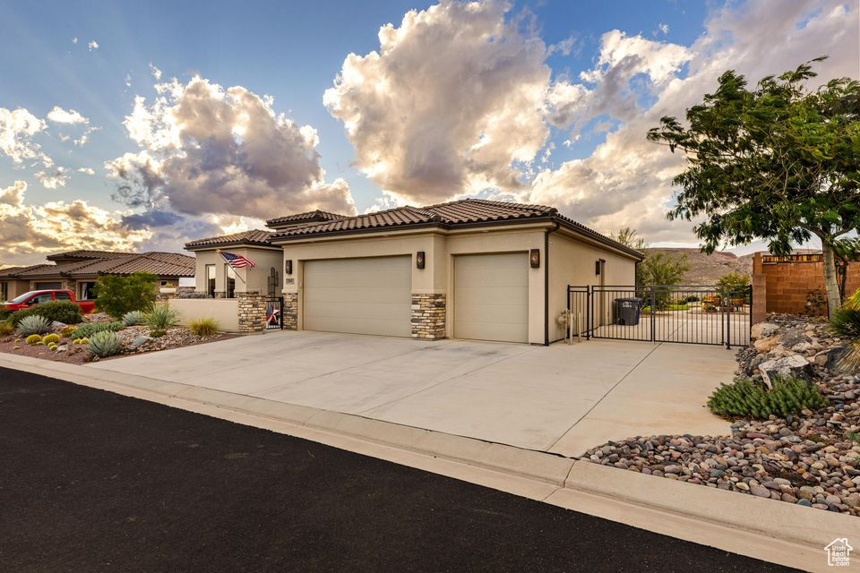 Photo 42 for MLS #2117395 at 2860 W Cliffhanger Dr