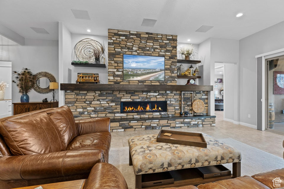 Photo 7 for MLS #2117395 at 2860 W Cliffhanger Dr