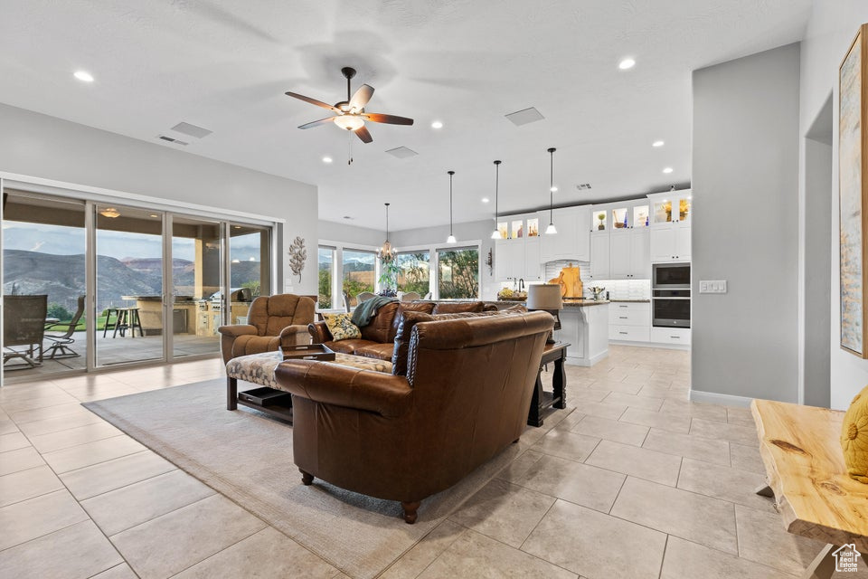 Photo 6 for MLS #2117395 at 2860 W Cliffhanger Dr
