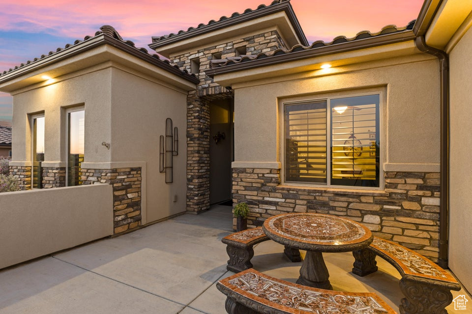 Photo 5 for MLS #2117395 at 2860 W Cliffhanger Dr