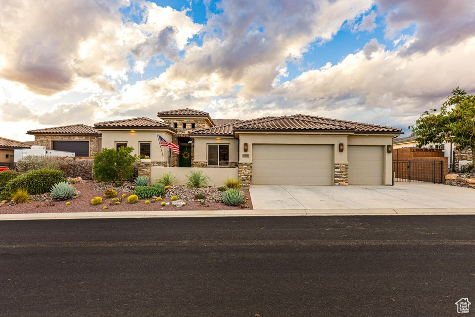 Photo 41 for MLS #2117395 at 2860 W Cliffhanger Dr