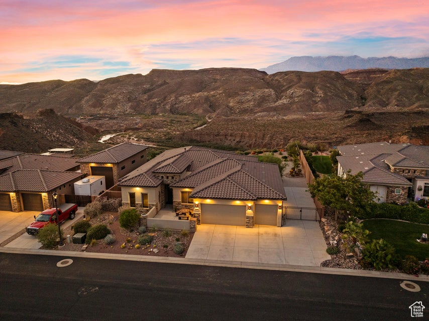 Photo 2 for MLS #2117395 at 2860 W Cliffhanger Dr