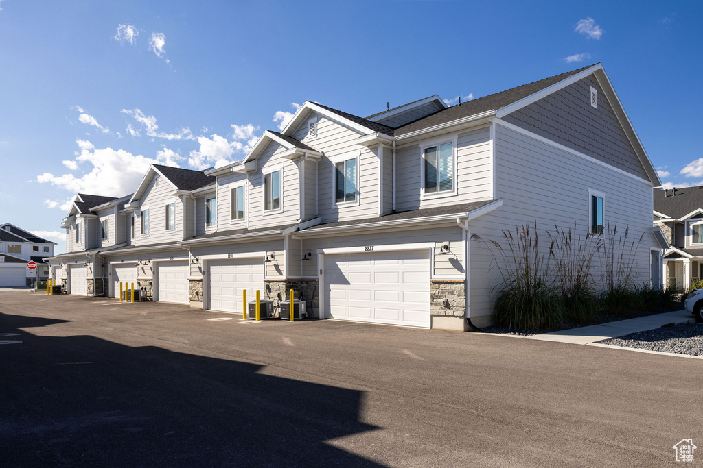Photo 3 for MLS #2117446 at 2237 S 1150 West #39