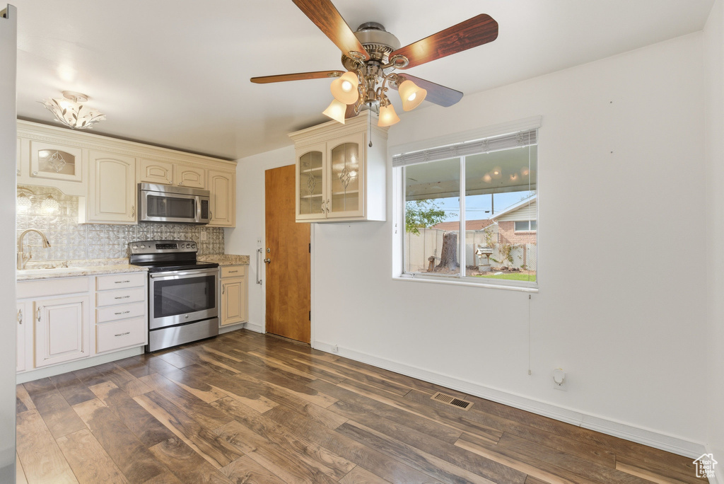 Photo 13 for MLS #2117454 at 1156 E Serpentine Way