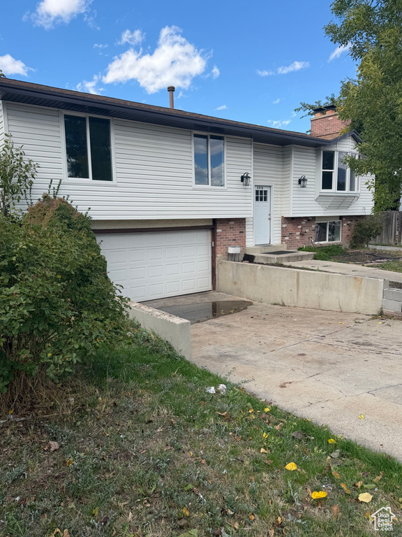 Photo 2 for MLS #2117476 at 2016 W Hewwood Cir