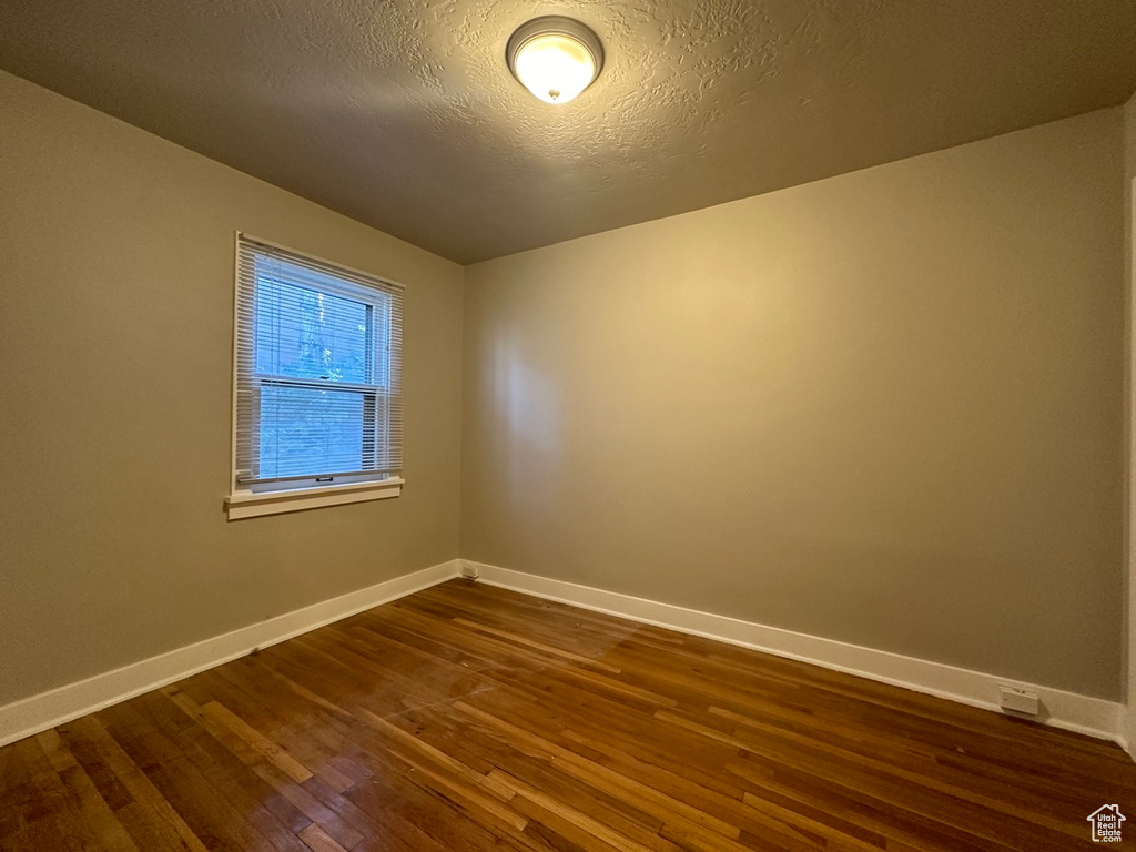 Photo 13 for MLS #2117498 at 828 E Logan Ave
