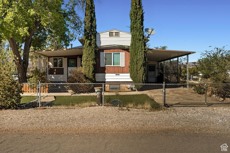 Photo 2 for MLS #2117508 at 160 W 380 North