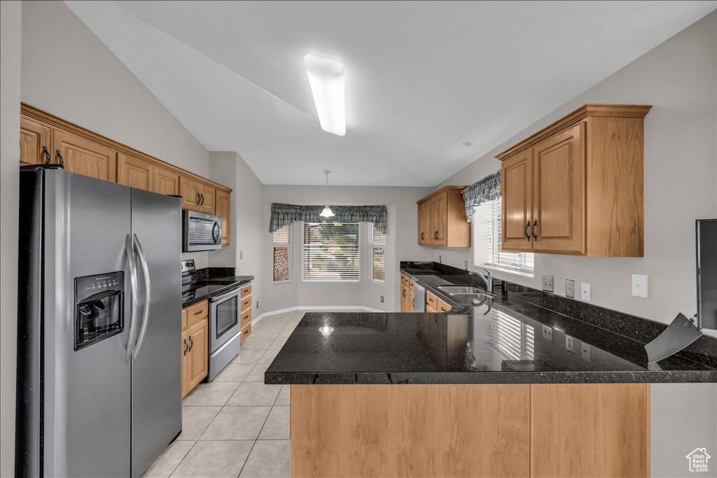 Photo 2 for MLS #2117527 at 639 W Uxbridge Cir
