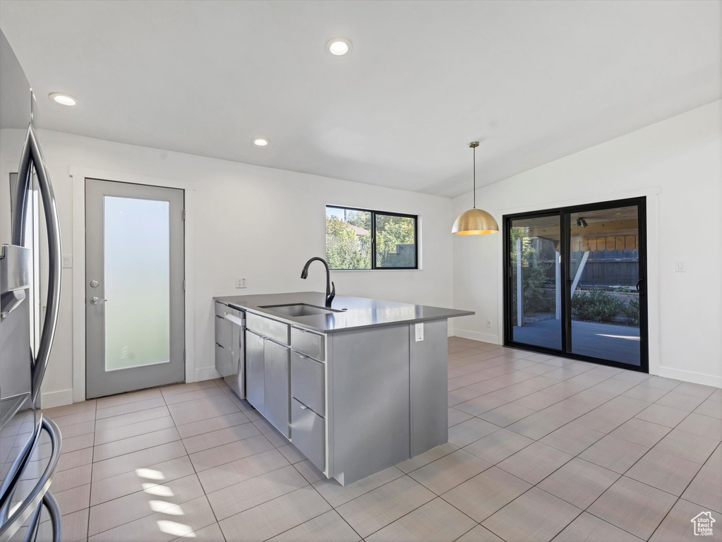 Photo 3 for MLS #2117579 at 2203 E Vimont Ave