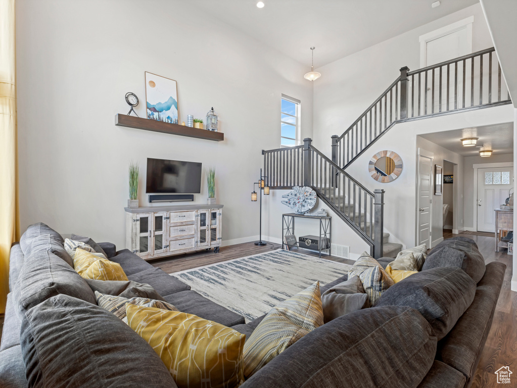 Photo 8 for MLS #2117660 at 742 N Echo Way