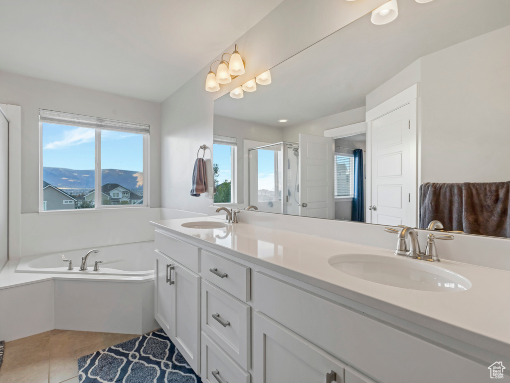 Photo 16 for MLS #2117660 at 742 N Echo Way