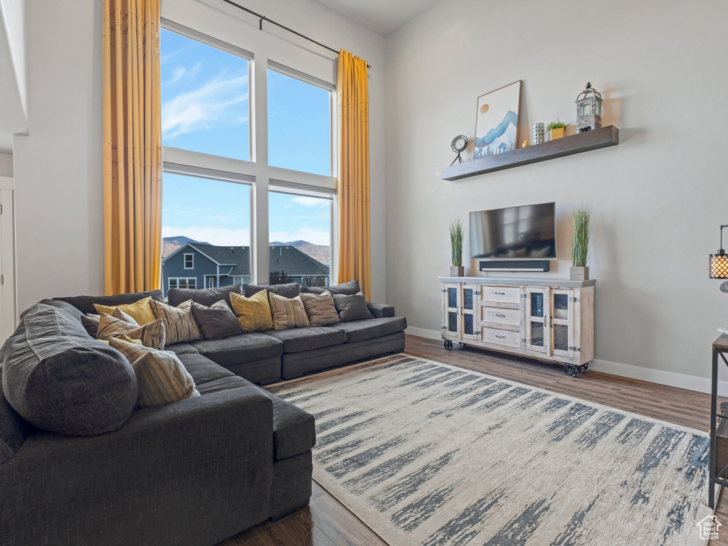 Photo 7 for MLS #2117660 at 742 N Echo Way