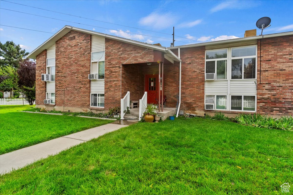 Photo 3 for MLS #2117776 at 715 W 3900 South