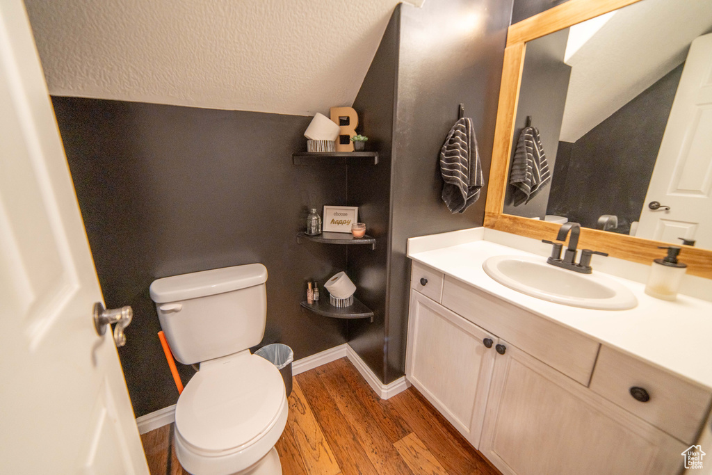 Photo 8 for MLS #2117882 at 885 W Chartres Ave