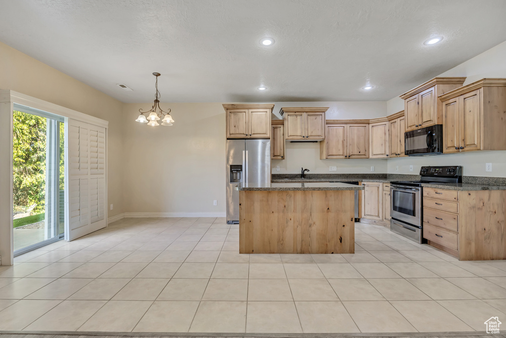 Photo 4 for MLS #2117945 at 868 S Fox Trail Ln