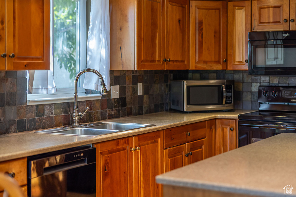 Photo 13 for MLS #2117947 at 1390 W Henry&