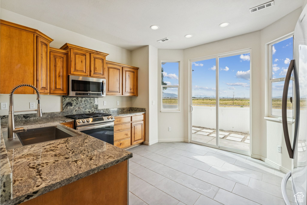 Photo 7 for MLS #2117988 at 741 N Skipton Dr