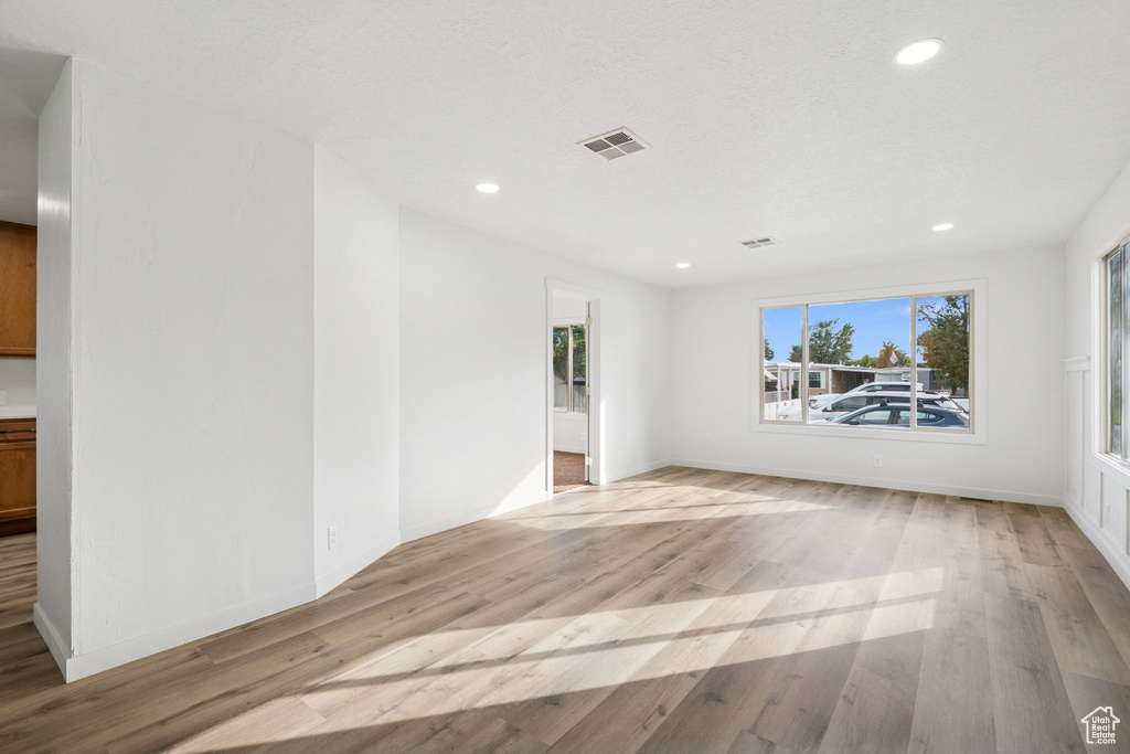 Photo 2 for MLS #2118029 at 1031 W Foxglove