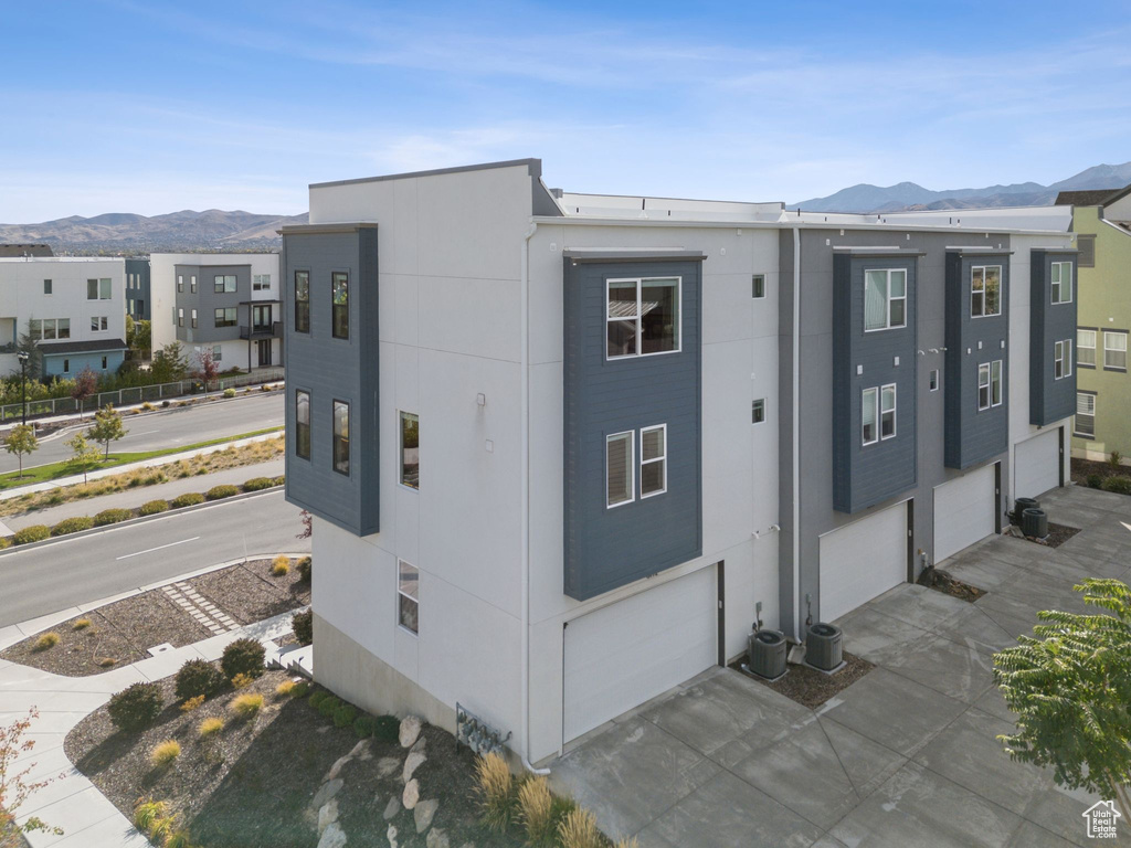 6192 W SOUTH JORDAN PKWY South Jordan, UT 84009