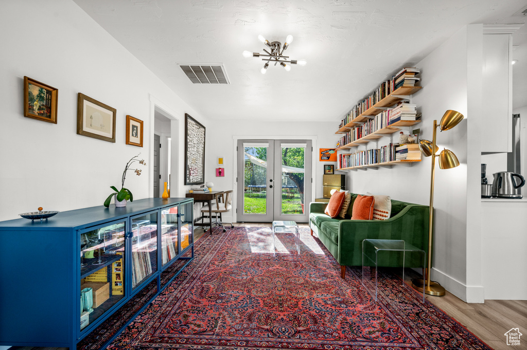 Photo 2 for MLS #2118067 at 916 E Forest View Ave