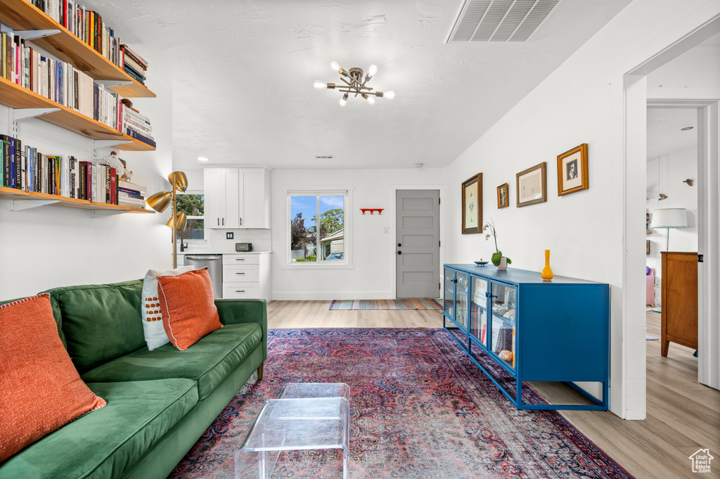 Photo 5 for MLS #2118067 at 916 E Forest View Ave