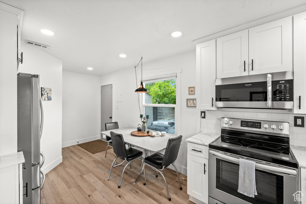 Photo 8 for MLS #2118067 at 916 E Forest View Ave