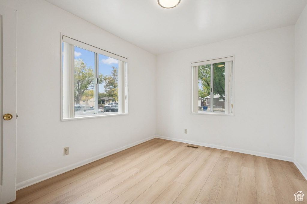 Photo 16 for MLS #2118126 at 1537 W Glenrose Dr