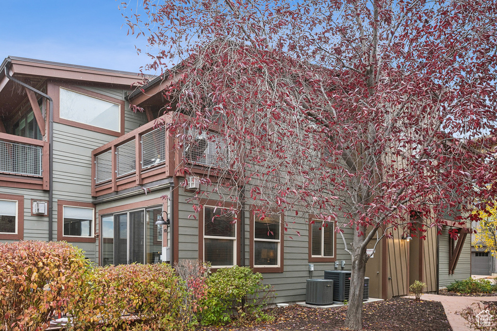 Photo 4 for MLS #2118152 at 6296 N Park Ln #13
