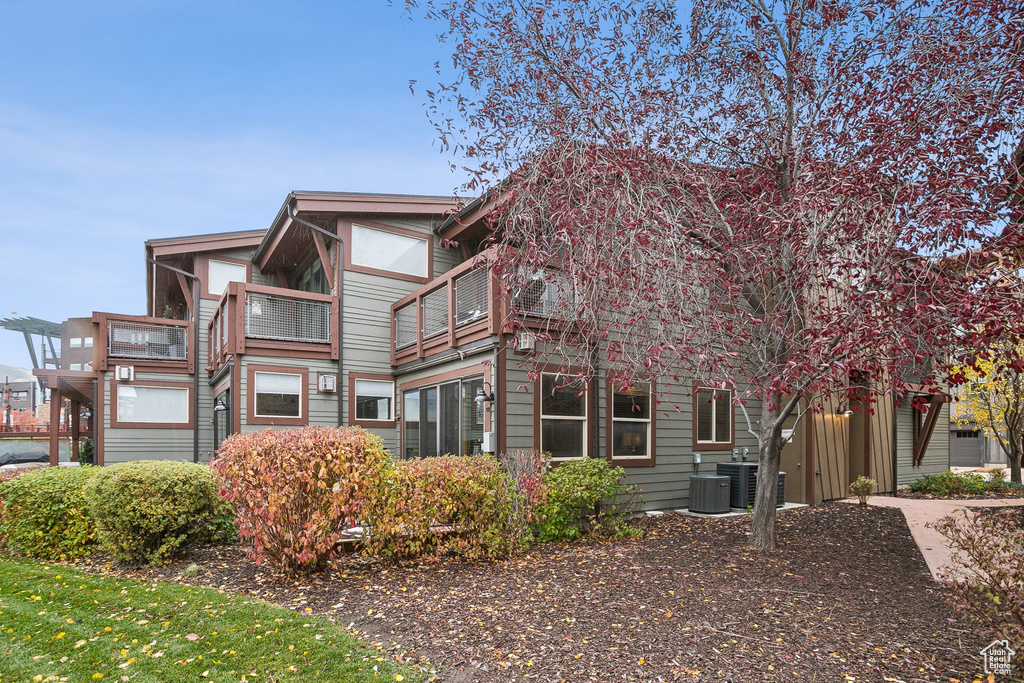 Photo 3 for MLS #2118152 at 6296 N Park Ln #13