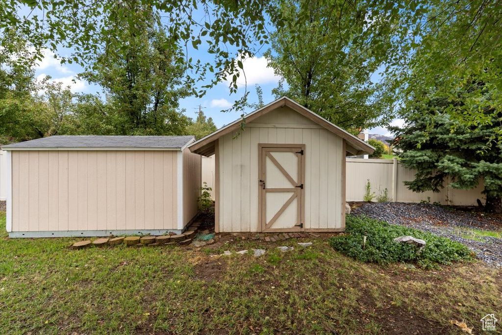 Photo 38 for MLS #2118158 at 1975 E 1425 North