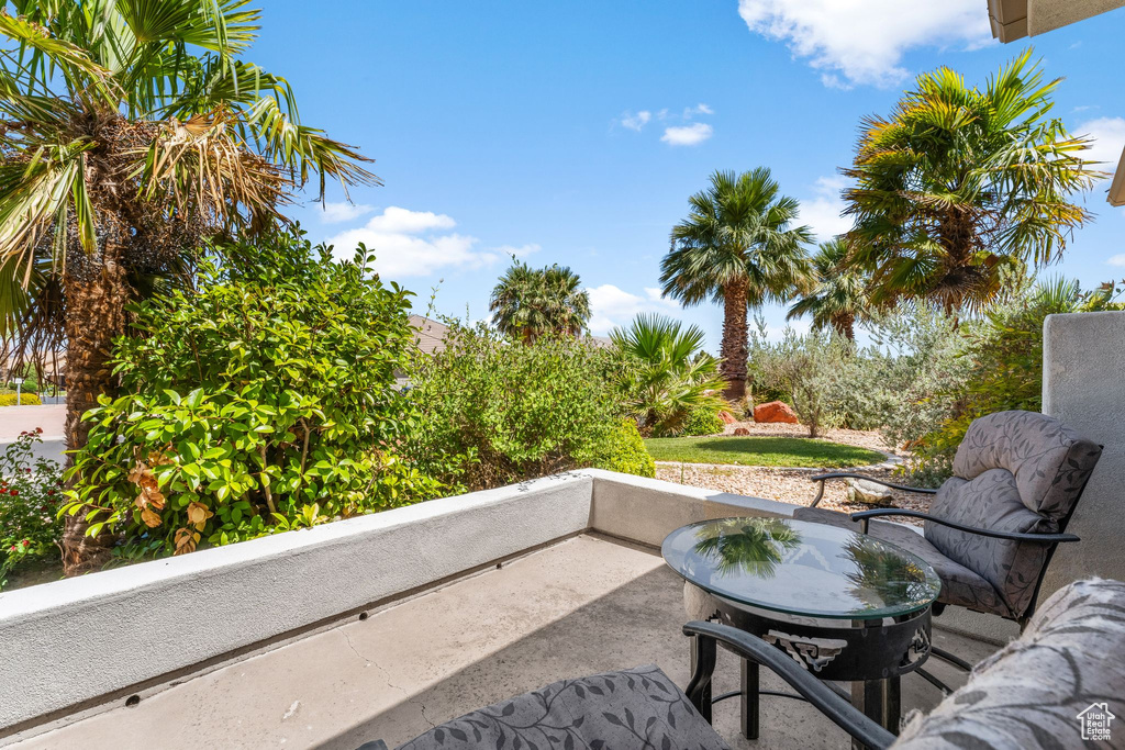 Photo 8 for MLS #2118199 at 993 N Las Entradas Dr