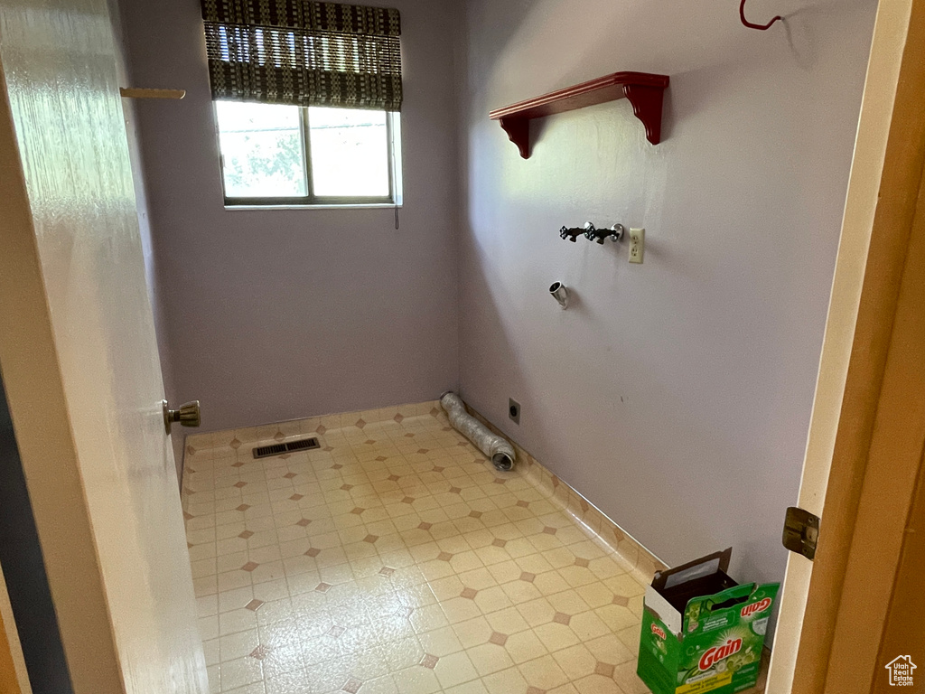 Photo 10 for MLS #2118242 at 2099 E Worchester Dr