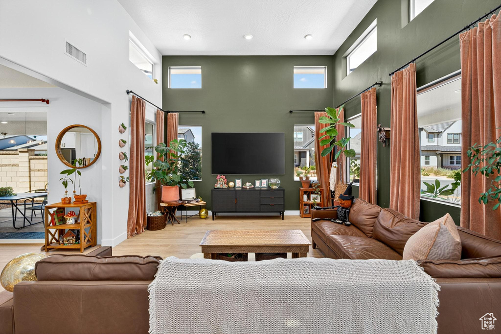Photo 9 for MLS #2118254 at 755 W Juniper Dr