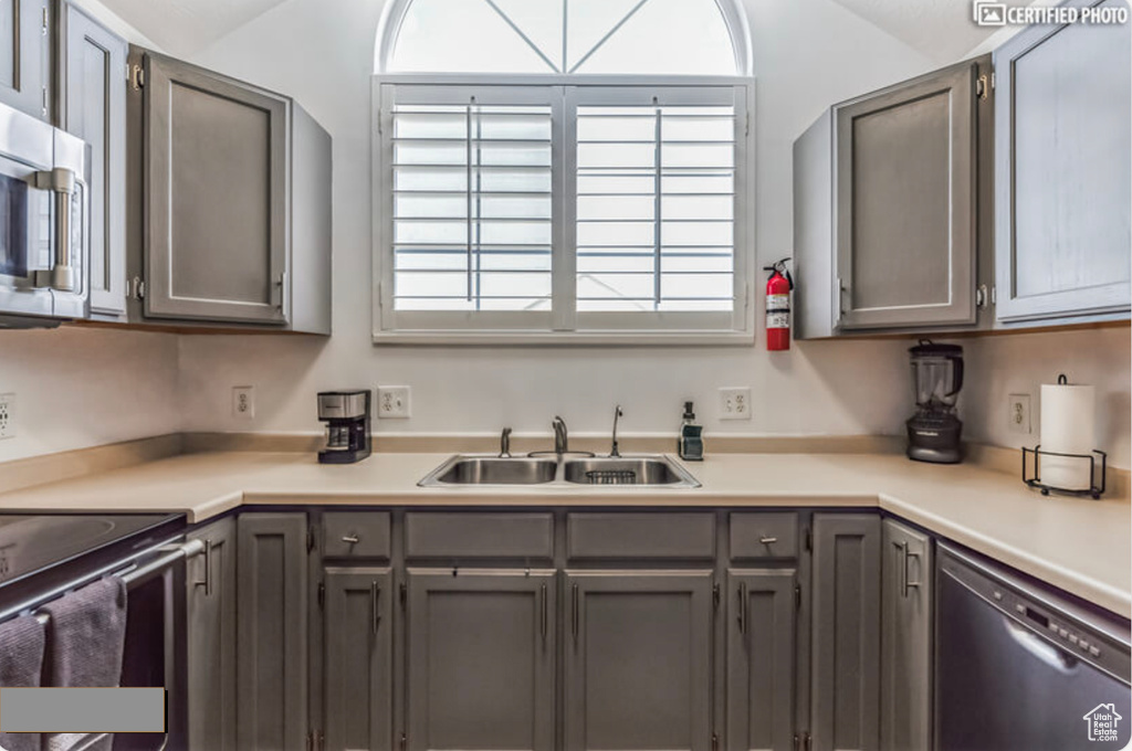 671 W 975 S Lehi, UT 84043